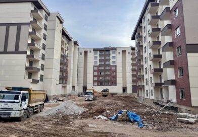 SARIOĞLU EMLAKTAN ALPARSLAN TÜRKEŞ CADDESİ SATILIK ARAKAT KÖŞE DAİRE